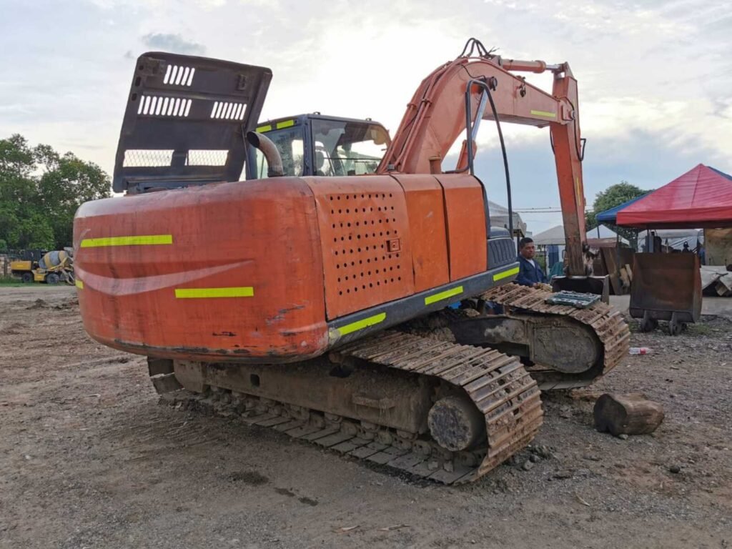 Excavadora usada 2006 HITACHI ZX200-3 TM1120
