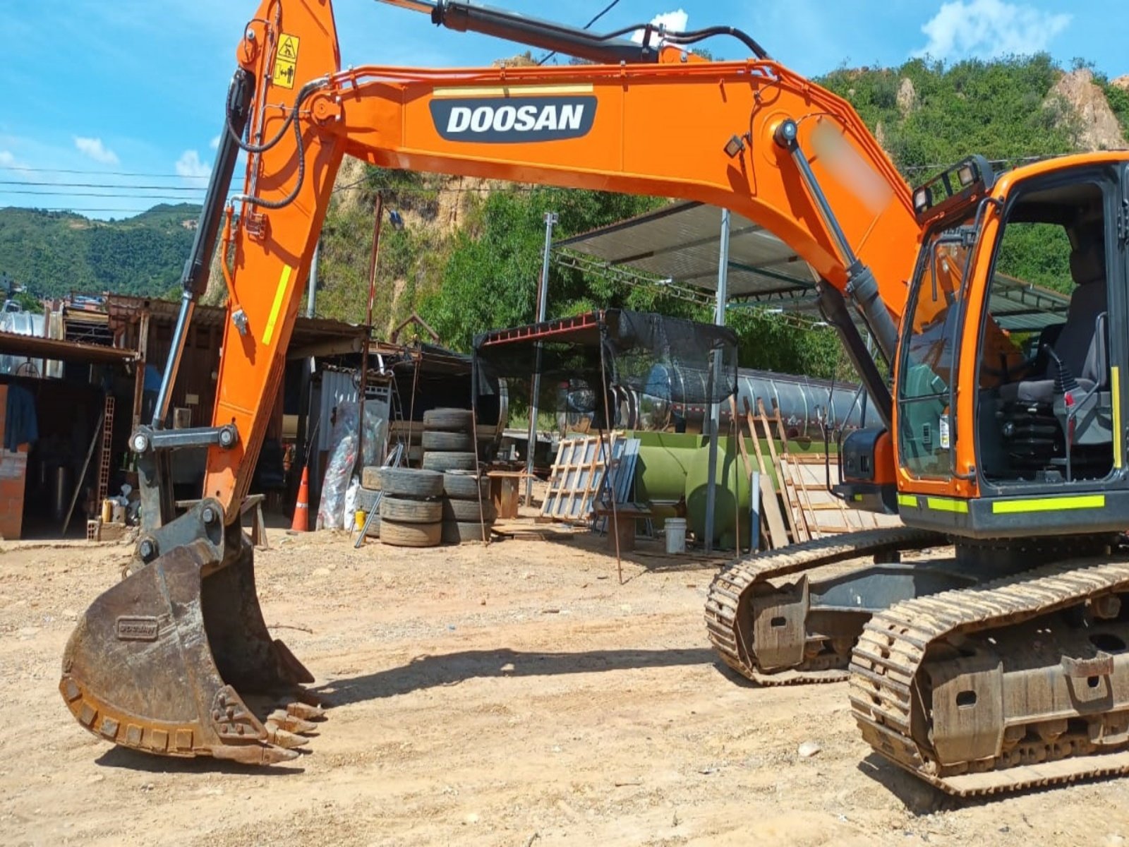 Excavadora usada 2021 DOOSAN DX225LCA tm0827 partequipos express