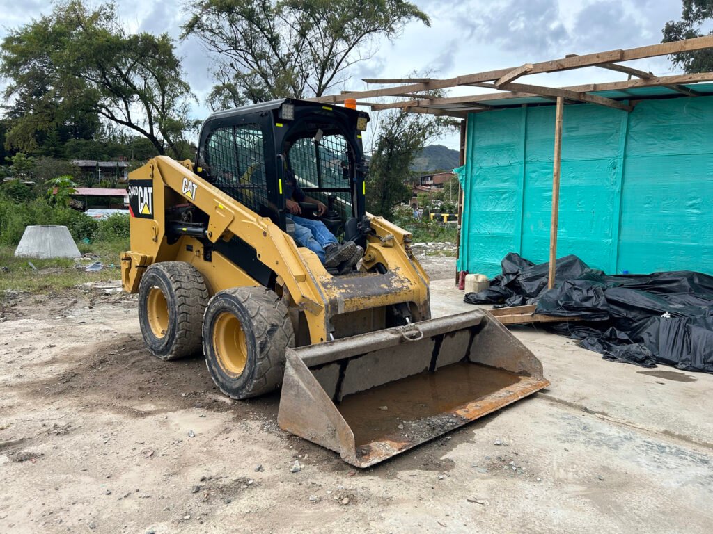 minicargador usado 2014 caterpillar 246d tm1188 partequipos express