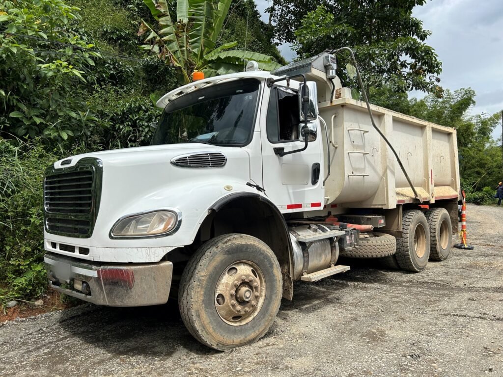 volqueta usada 2015 freightliner m2-112 tm1198